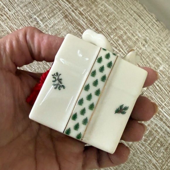 Spode Christmas Tree Love Is A Gift Ornament With Gold Accents Retired - Picture 6 of 8